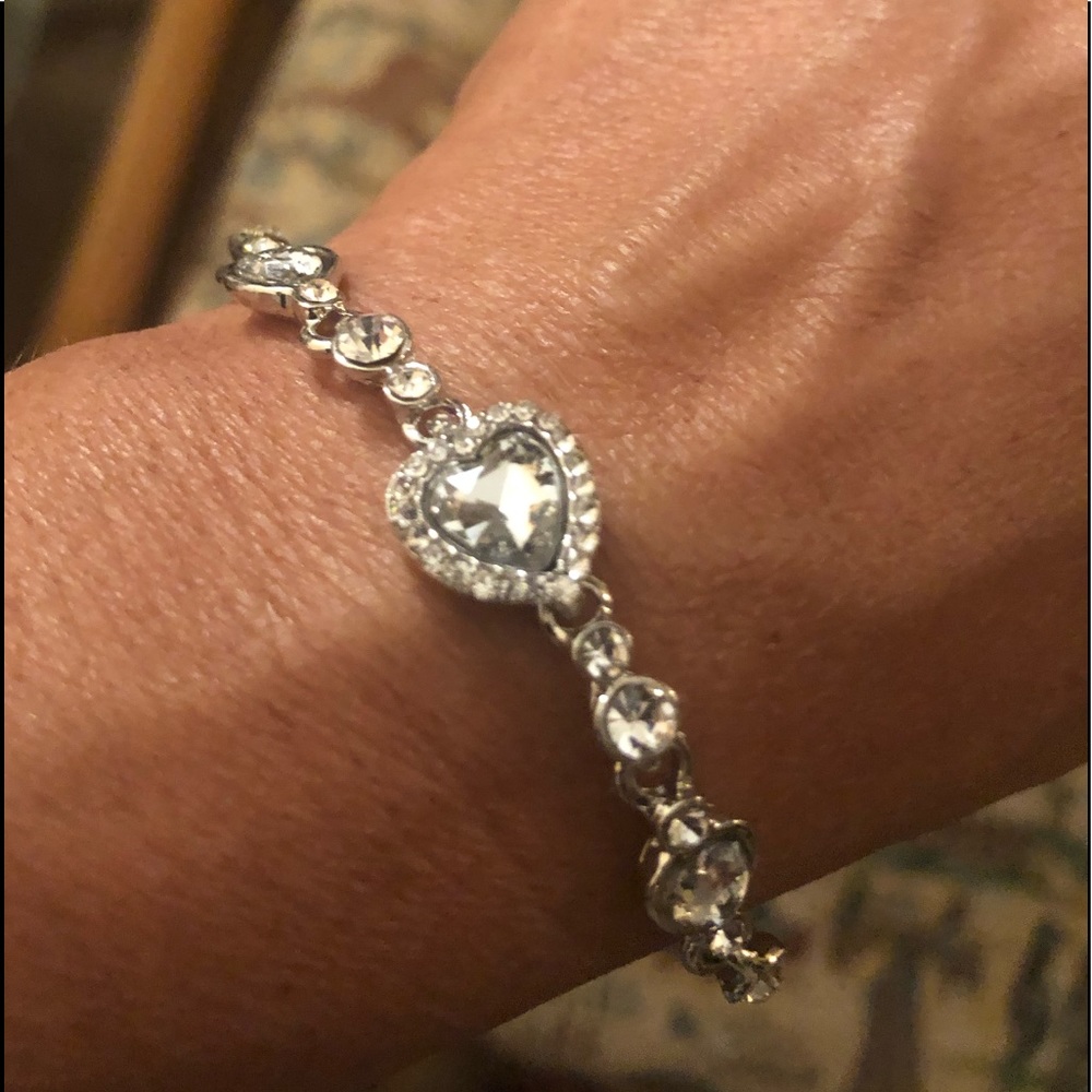 Elegant Simulated Diamonds, Heart & Class, Tennis Bracelet - Picture 1 of 4